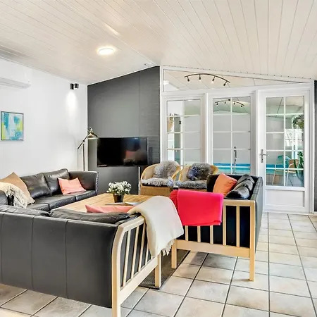 Alfrida - 1-5km From The Sea By Interhome